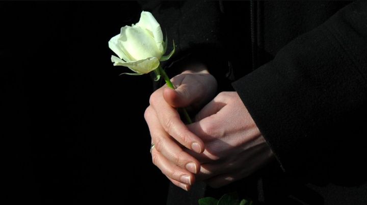 A un día de ser nominado a los Globos de Oro, actor se viste de luto; confirman muerte de su padre