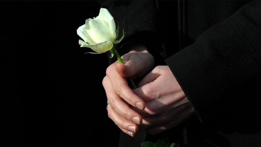 A un día de ser nominado a los Globos de Oro, actor se viste de luto; confirman muerte de su padre