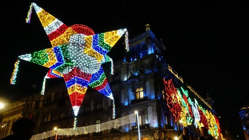 La Navidad llega a la CDMX y así se ve el Zócalo con el alumbrado; verbena se instala este día