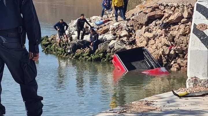 Fuerte accidente en Sonora: Auto cae al mar y conductora muere ahogada; ya fue identificada