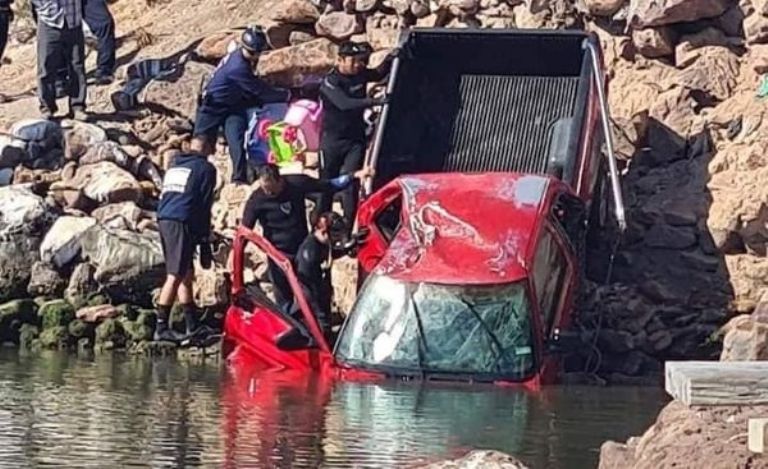 Autoridades se movilizaron por un accidente en Puente Douglas, Sonora. Foto: Facebook