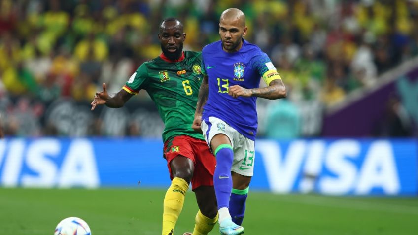 Dani Alves hace historia al igualar a una leyenda e imponer un récord en el Camerún vs Brasil