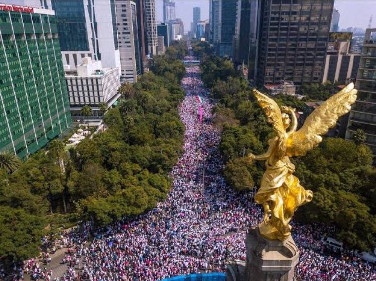 La marcha por 'defensa' del INE reunió a miles de mexicanos en diferentes partes de México. Foto: Twitter