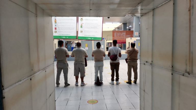 Hombres liberados del reclusorio