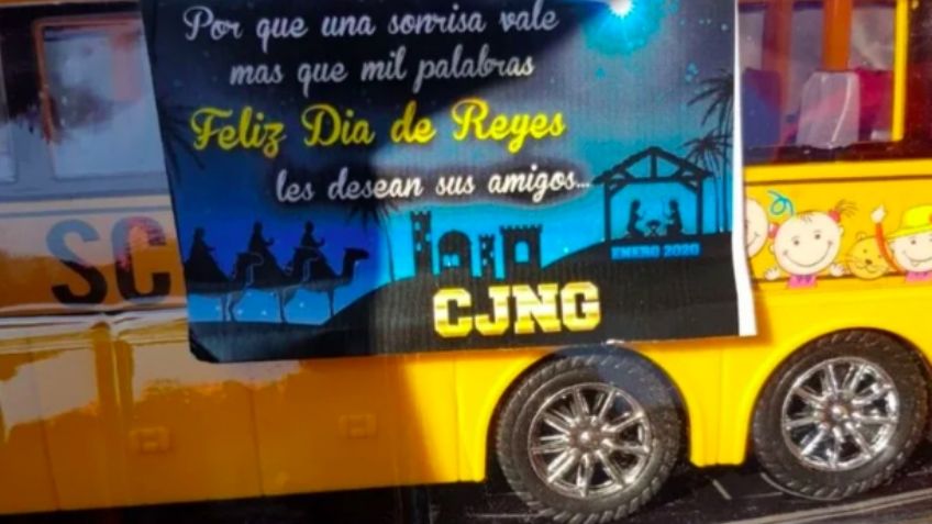 VIDEO: Internautas aseguran que el CJNG hizo desfile navideño; reparte juguetes a la población