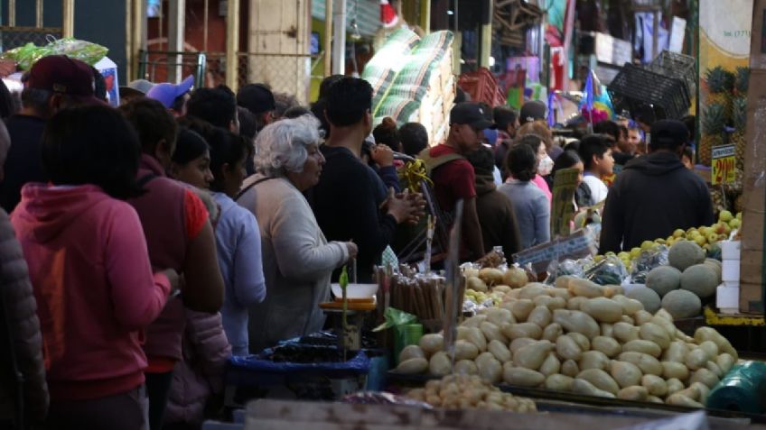 Capitalinos abarrotan la Central de Abastos de la CDMX por fiestas navideñas
