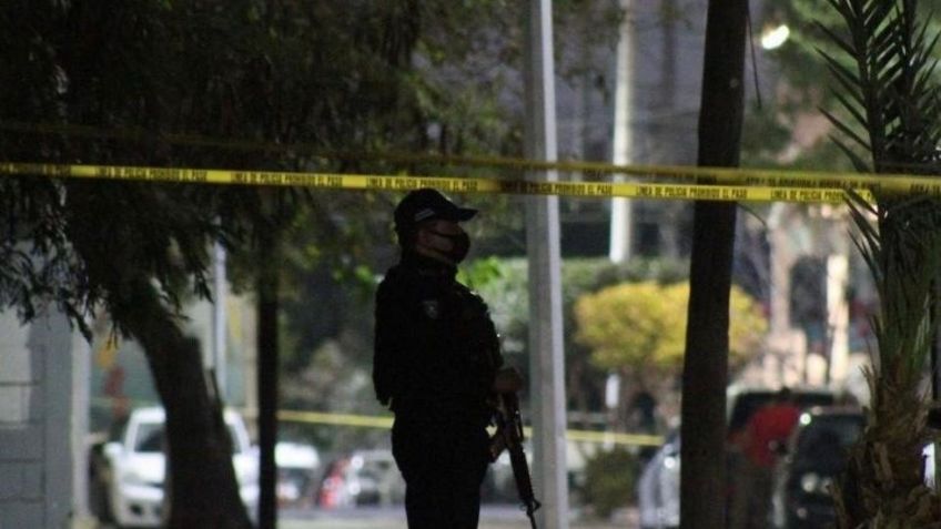 Sicarios le dan muerte a un joven mientras descansaba en el porche de una casa