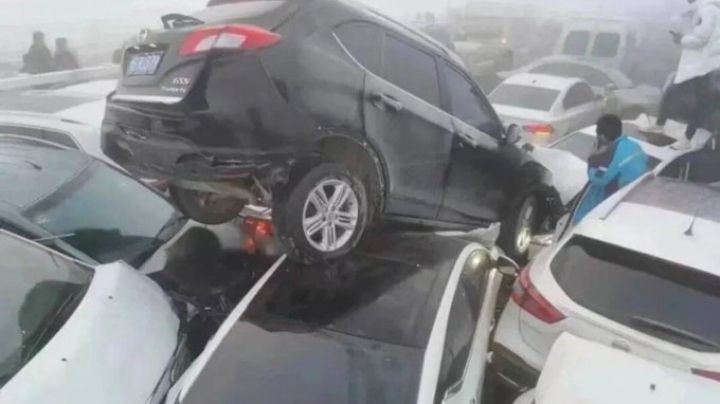 (VIDEO) Fatídico accidente en China: Niebla causa carambola donde 200 autos resultaron afectados