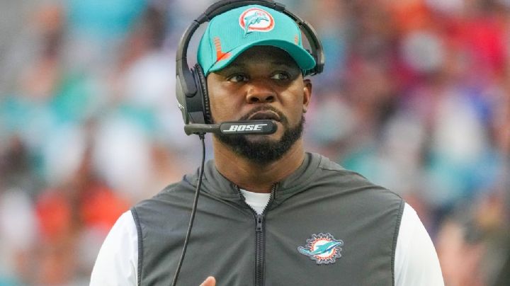 El exentrenador de los Delfines, Brian Flores demanda a la NFL por discriminación racial