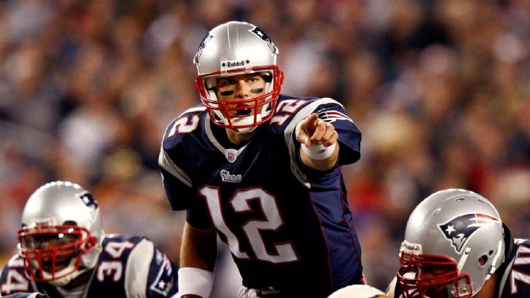 En la imagen, Tom Brady, quien fuera QB de los Patriotas de Nueva Inglaterra durante la primera parte de su carrera en la NFL