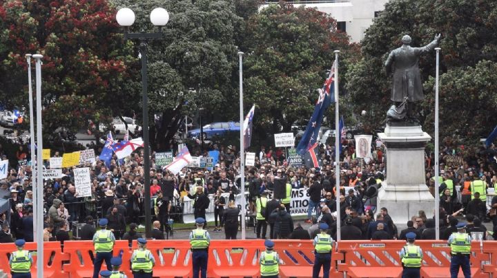 Autoridades de Nueva Zelanda combaten a los antivacunas con música en pro de la inmunización