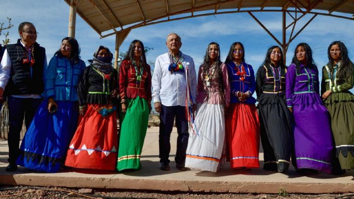 AMLO propone plan de desarrollo para pueblo seri en Sonora; detendrá caza de cimarrón