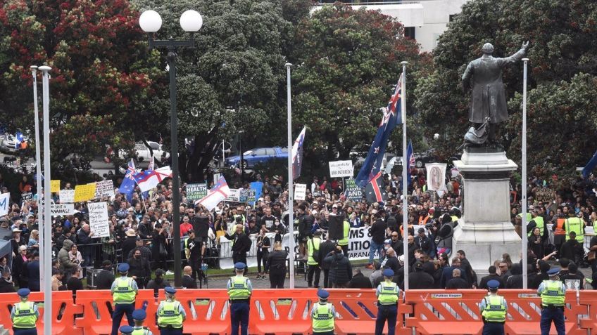 Autoridades de Nueva Zelanda combaten a los antivacunas con música en pro de la inmunización