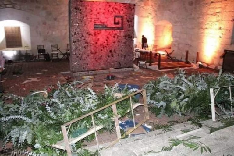 En la imagen, los destrozos que realizaron miembros del SNTE previo a la boda de Elba Esther Gordillo