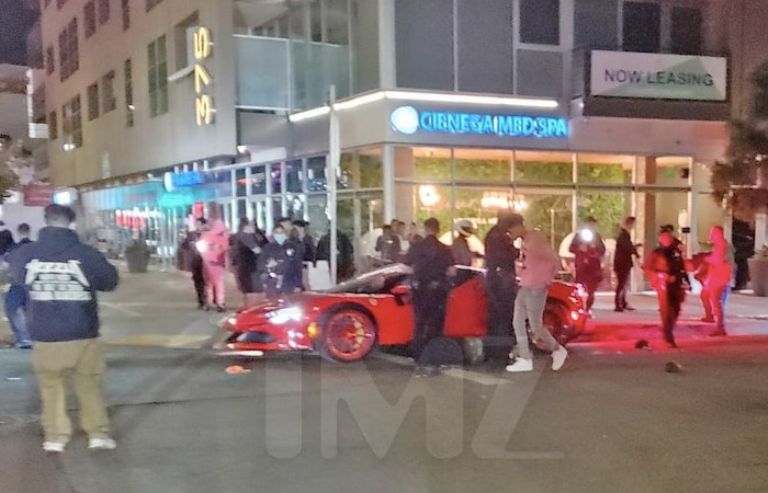 En la imagen, los estragos del tiroteo en Los Ángeles