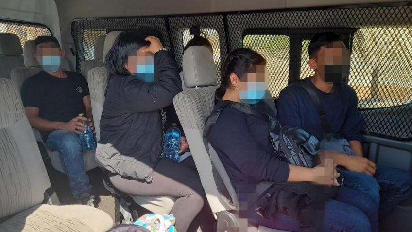 Cae presunto funcionario de la Cámara de Diputados que llevaba migrantes irregulares en su auto