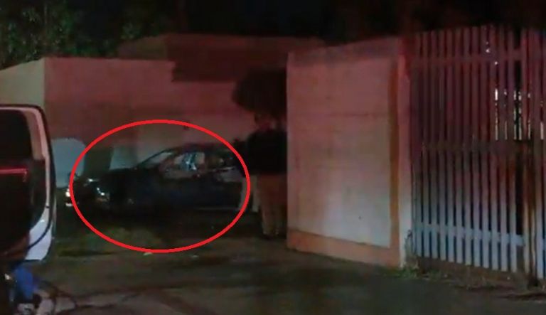 En la imagen, el vehículo que ardió en llamas en la colonia Luis Echeverría, de Ciudad Obregón