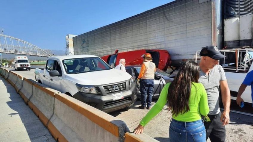 VIDEO: Choque múltiple en el Paso Express de Cuernavaca deja 9 heridos