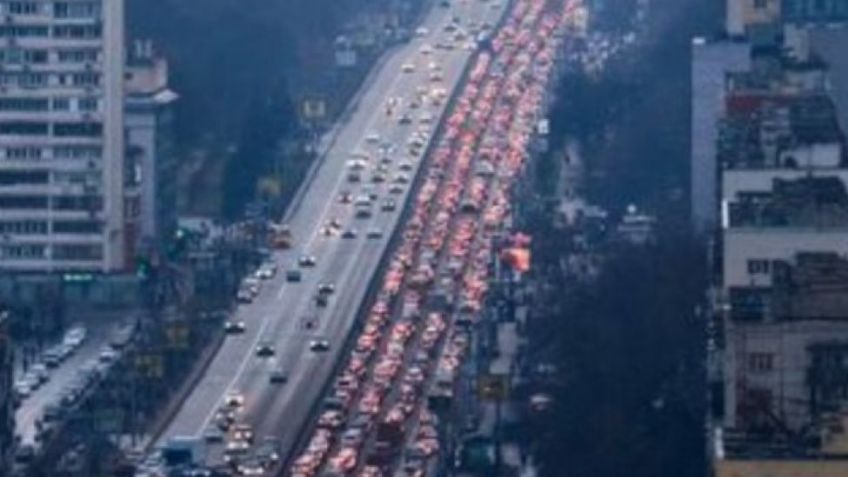 Mientras civiles buscan salir de Ucrania, tropas de Rusia cruzan la frontera en la región de Kiev