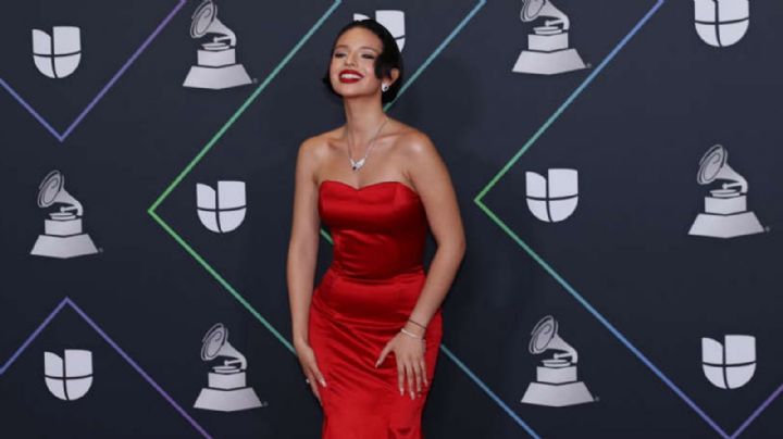 Con 18 años, Ángela Aguilar arrasa en Premio Lo Nuestro e impacta con entallado vestido: "Guapísima"