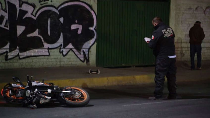 Fatídico accidente de motocicleta deja 2 víctimas mortales y un herido en el Edomex