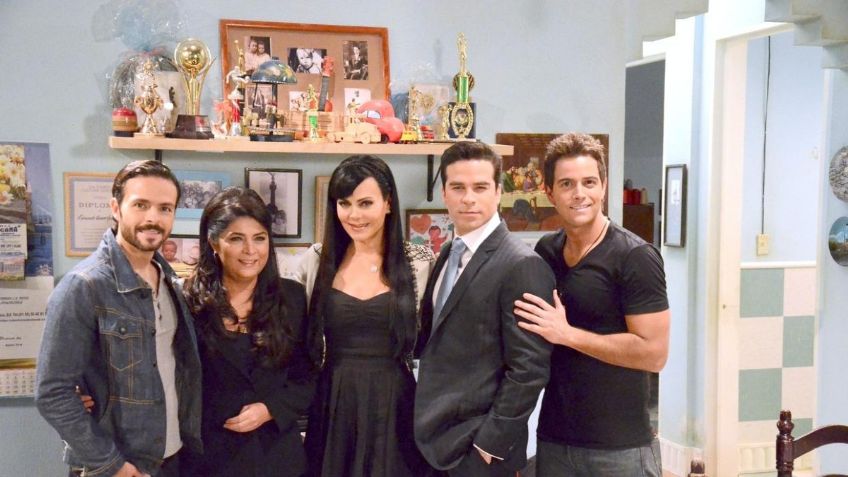 Maribel Guardia, Victoria Ruffo y África Zavala 'enloquecen' en el foro de 'Corona de Lágrimas'