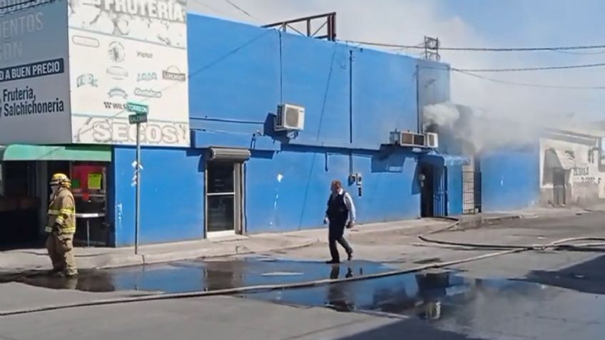Se registra incendio al interior de una bodega de plásticos en Ciudad Obregón