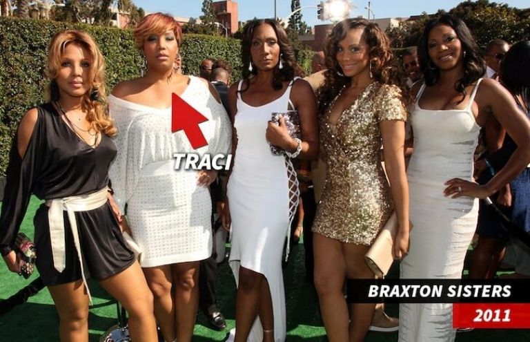 En la imagen, las hermanas Braxton. Con una flecha se señala a Traci (Q.E.P.D.)