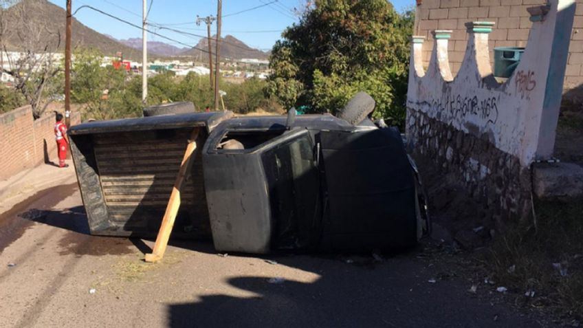 Guaymas: Tras perder el control de su auto, conductor se vuelca pero resulta ileso
