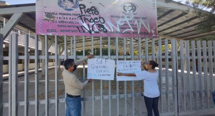 Padres de familia se manifiestan en escuela de Ciudad Obregón; exigen clases presenciales