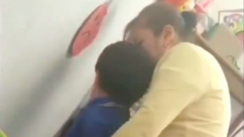 VIDEO: ¡Indignante! Captan a maestra de kínder maltratando a un menor mientras este no para de llorar