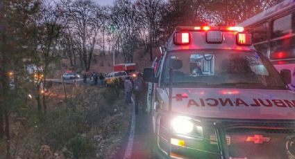 ¡Tragedia! Vuelca camión de pasajeros en Villa del Carbón; difunden lista de heridos