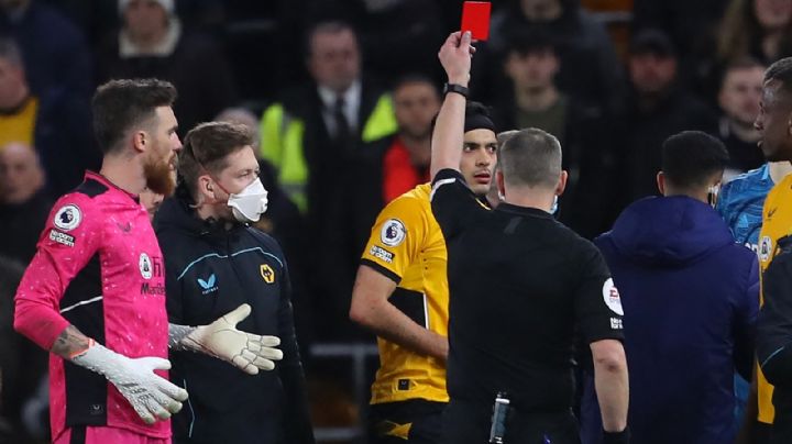 Mal y de malas; Raúl Jiménez fue expulsado y el Wolverhampton pierde ante el Leeds