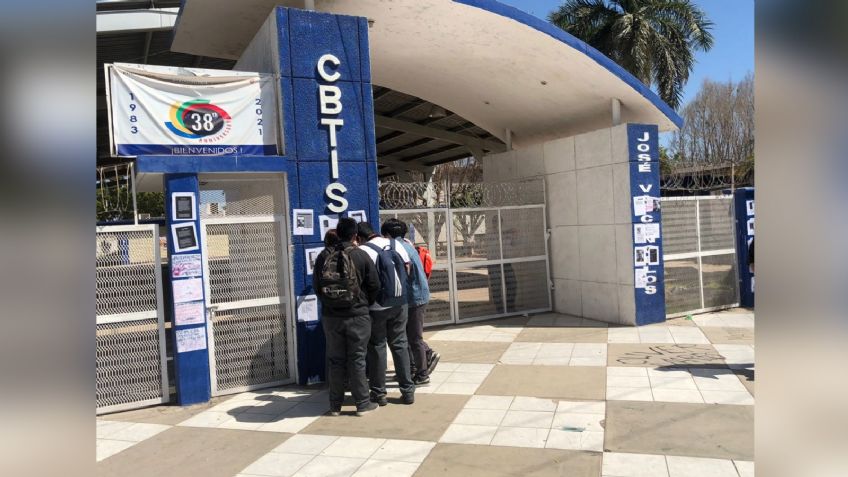 Por "acoso", estudiantes protestan en las instalaciones del Cbtis 188 en Ciudad Obregón
