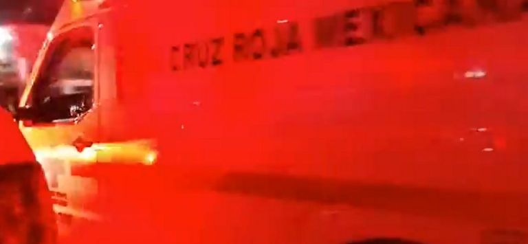 La fémina lesionada fue llevada a un nosocomio, mediante una ambulancia de la Cruz Roja