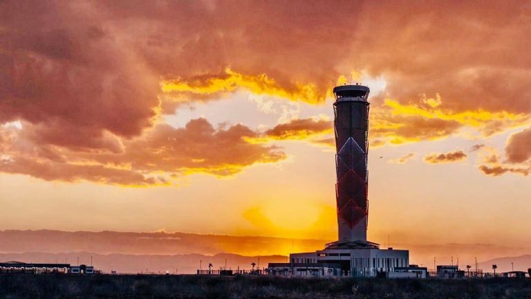 En la imagen, la Torre de Control del AIFA. Créditos: Twitter