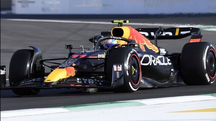 'Checo' histórico: El mexicano logra su primera 'pole' en la F1 para el GP de Arabia Saudita