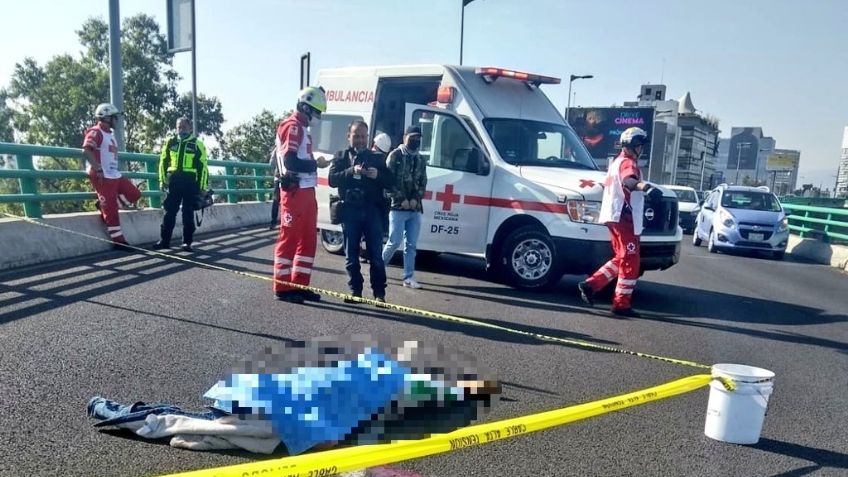 Tragedia: Motociclistas derrapan en el segundo piso del Periférico; uno cae al vacío