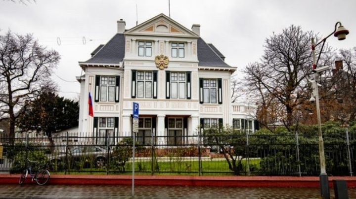 Países de Europa expulsan a diplomáticos rusos: fueron acusados de espionaje