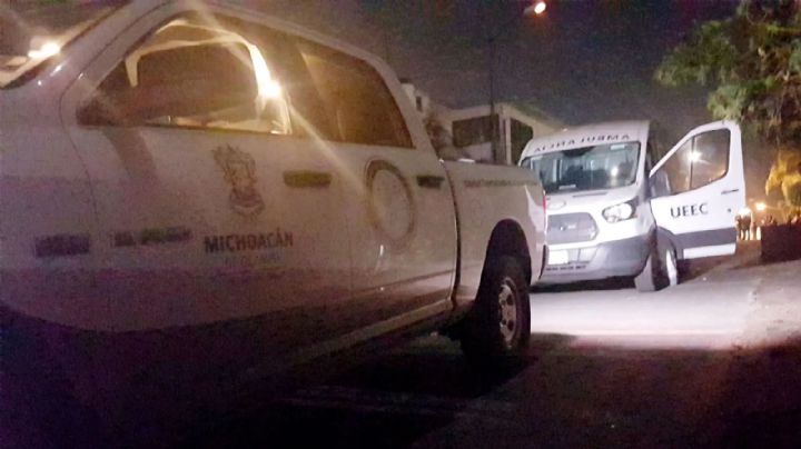 Comando armado irrumpe en negocio de audio y asesinan a balazos en Michoacán