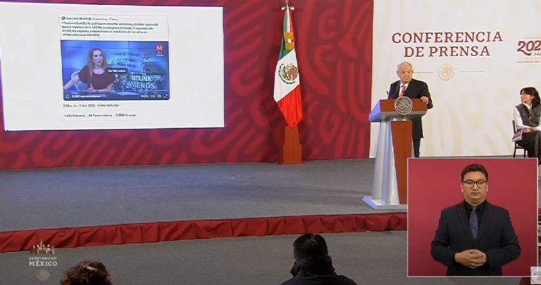 En la imagen, el presidente AMLO habló sobre las marchas del 8M