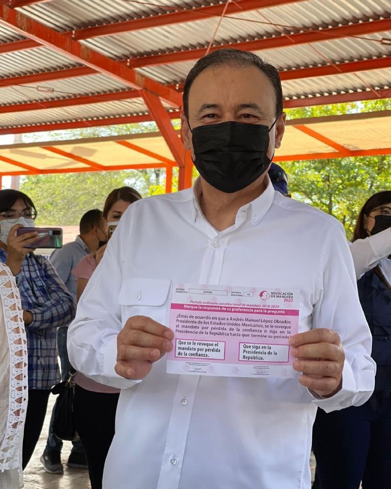 En la imagen, el gobernador Alfonso Durazo participa en la Consulta Popular de Revocación de Mandato