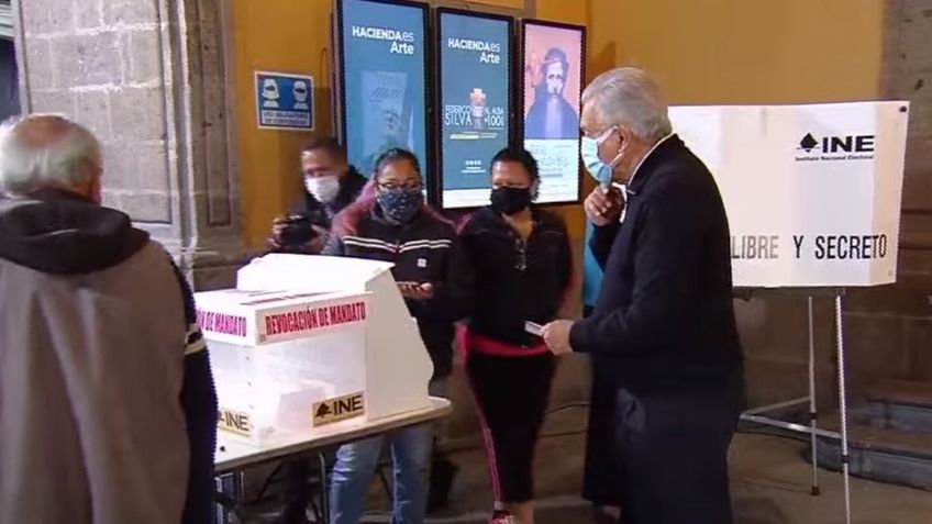VIDEO: A tempranas horas, AMLO emite su voto en la consulta de Revocación de Mandato