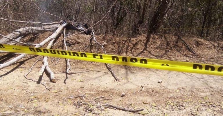 Autoridades trabajan en el sitio de los hechos