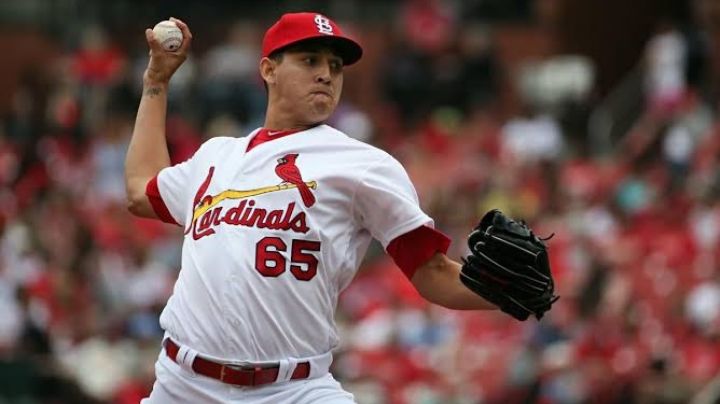 ¡El 'Yaqui' se hace presente! Giovanny Gallegos salva para los Cardenales ante Cerveceros