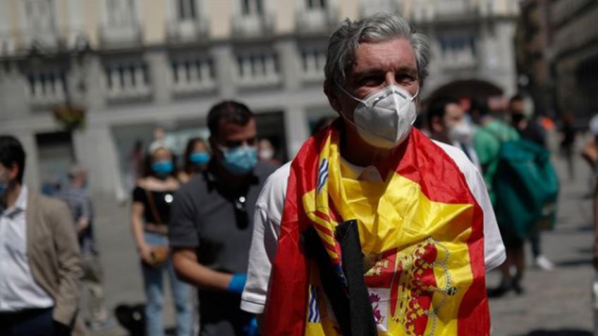 No más cubrebocas: España elimina el uso del insumo médico en interiores