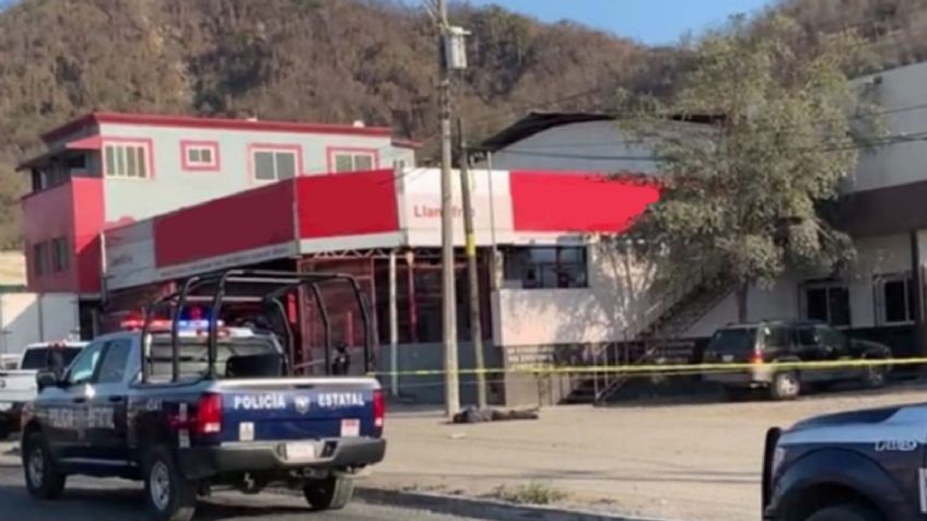 Cerca de las vías del tren, localizan el cadáver de un hombre con varios impactos de bala