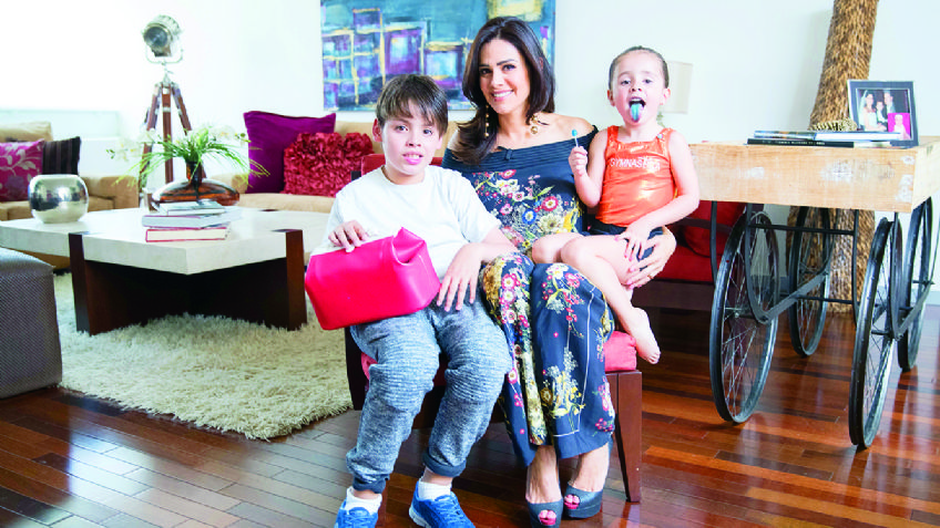 Luz Elena González celebra el Día Mundial de Concientización del Autismo en ¿lujoso hotel?