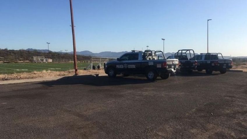 Hombre es abandonado, herido y atado en cancha de futbol al norte de Guaymas