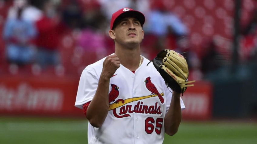 ¡Ya son tres! Giovanny Gallegos suma otro salvamento con Cardenales en las Grandes Ligas